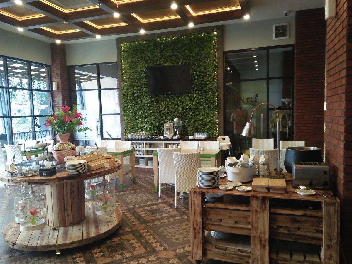 Uniq Hotel Yogyakarta Kültér fotó